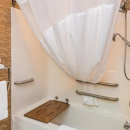 Holiday Inn Express & Suites Bucyrus By Ihg-3