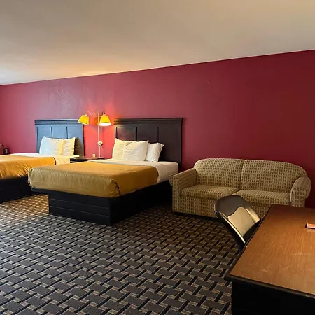 Econo Lodge Inn & Suites Wisconsin Dells-3