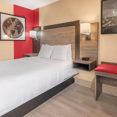 Ramada By Wyndham Minneapolis Golden Valley-3