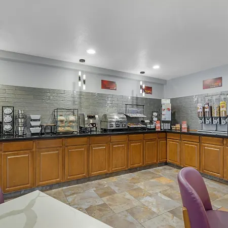 Best Western Plus Altoona Inn-2