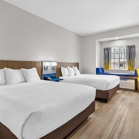 Microtel Inn & Suites By Wyndham Prairie Du Chien-2