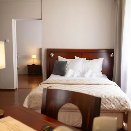Hotel Attaché-3