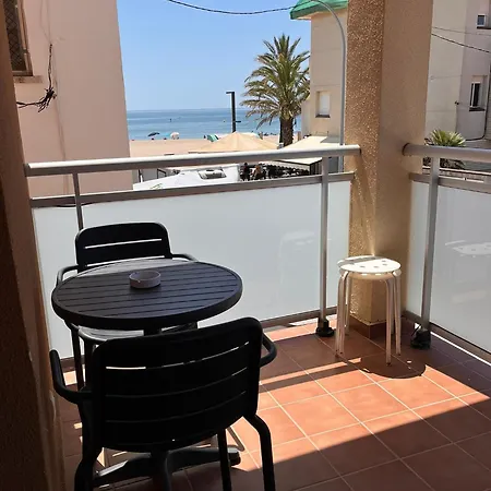 Hostal Cubelles-2