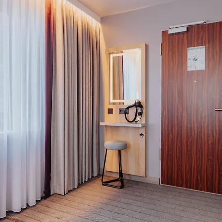Premier Inn Koln City Mediapark-3