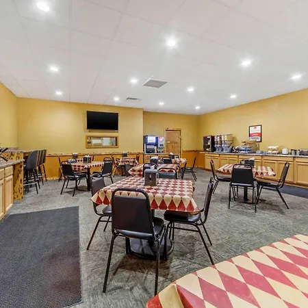 Econo Lodge Inn & Suites Brookings-3