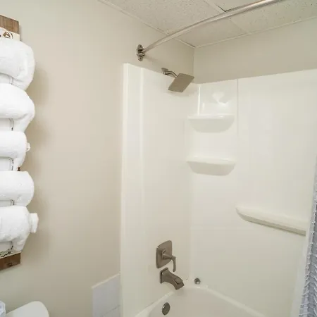 Condo In Gatlinburg Very Peaceful - 10 Min Walk To Main Strip-2