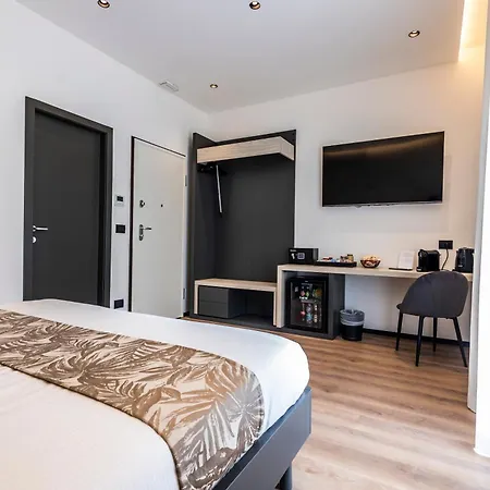 Corso 84 Luxury Suites-3