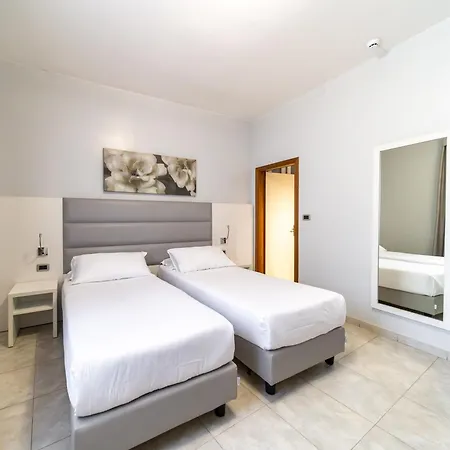 Hotel University-2