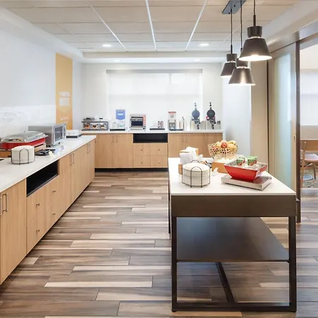 Hampton Inn & Suites Berkshires-Lenox-3
