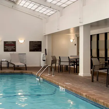 Hampton Inn Boston Logan Airport-2