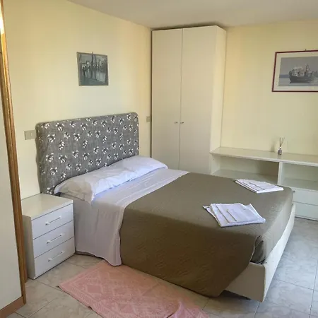 Apartament 2 Bedroom With One Bathroom And Penthouse Apartament 3 Bedroom And 2 Bathroom Included With Umbrella And Sunbeds-3