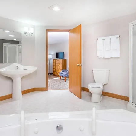 Baymont Inn And Suites By Wyndham Platteville-2