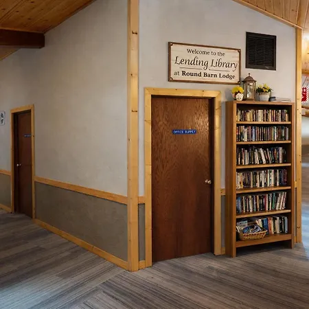 Round Barn Lodge-3