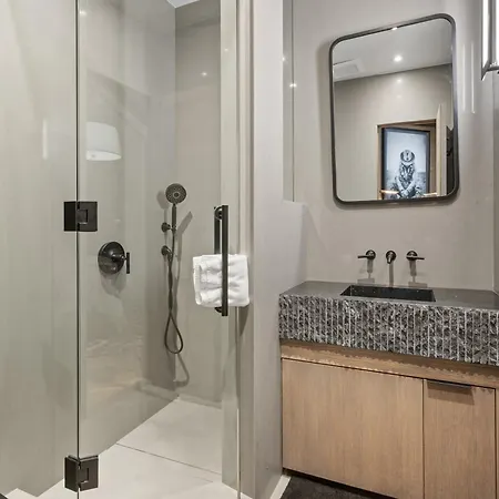 Independence Square 301, Great Hotel Room With Excellent Location & Rooftop Hot Tub-3