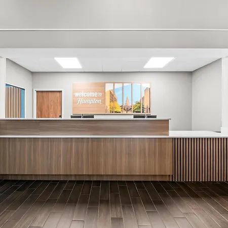 Hampton Inn & Suites East Lansing-3