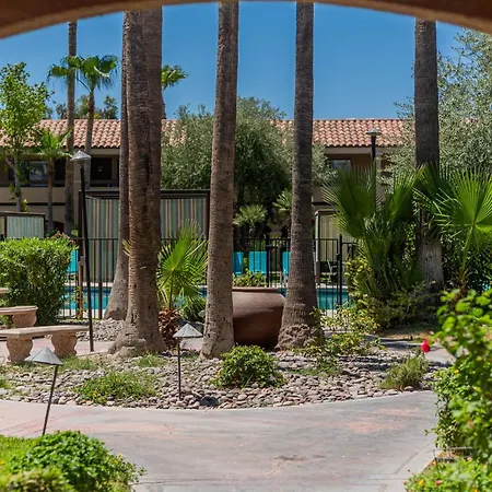 La Fuente Inn & Suites-3