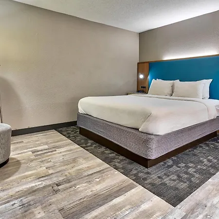 Country Inn & Suites By Radisson, Hampton Coliseum-2