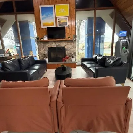 Days Inn By Wyndham Rutland/Killington Area-3