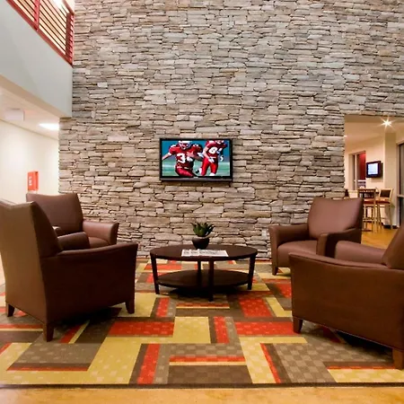 Red Roof Inn & Suites Beaumont-2