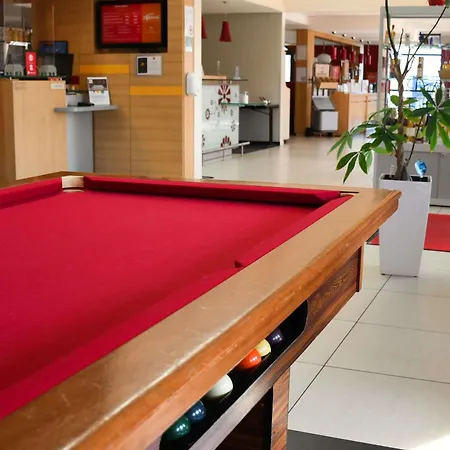 ibis Saintes-3