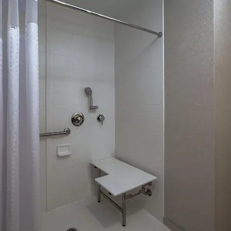 Holiday Inn Cleveland Clinic By Ihg-3
