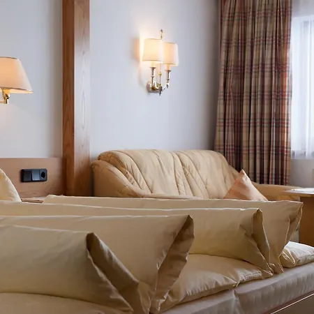 Hotel Jagdhof Bed & Breakfast-3
