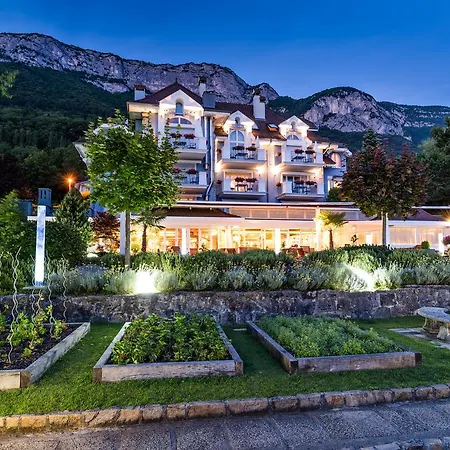 Hotel La Maison Bleue Par Yoann Conte-2
