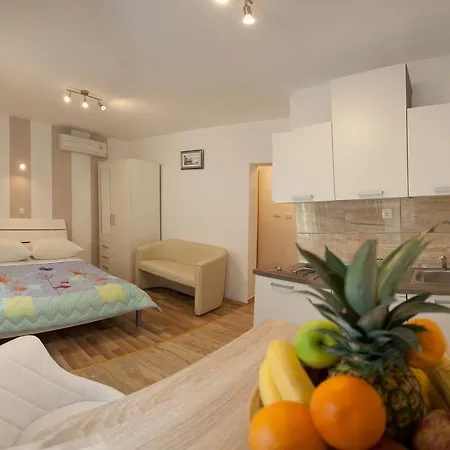 Central Luxury Rooms Izidor-3