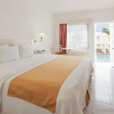 Holiday Inn Express Cancun-3