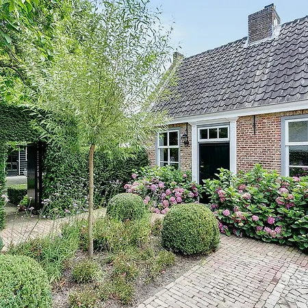Van Gogh Cottage-2