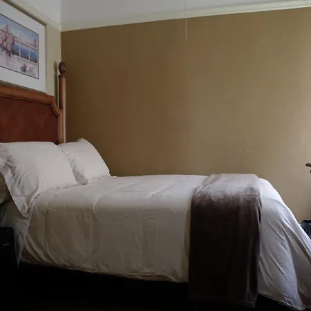 Yale Hotel-2