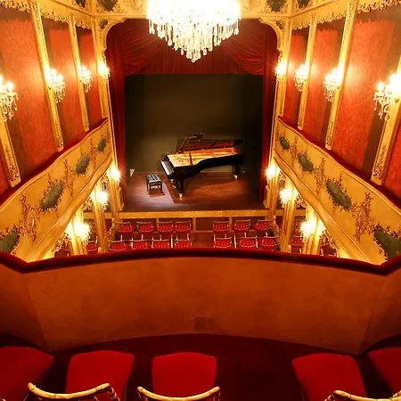 Maison Du Theatre Saint Bonnet-2