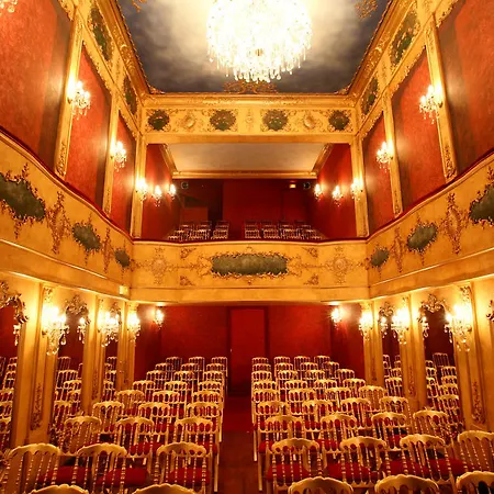 Maison Du Theatre Saint Bonnet-3