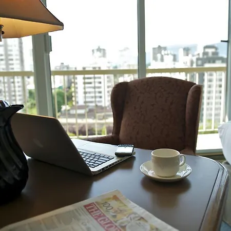 Coast Plaza Hotel And Suites-3