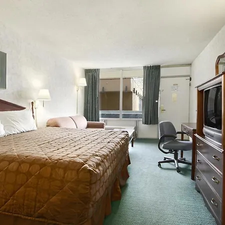 Ramada By Wyndham Roanoke-2