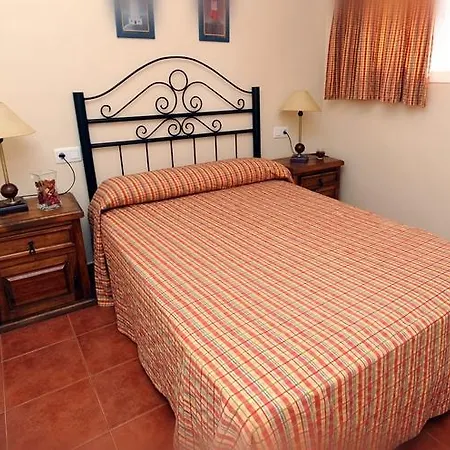 Apartamentos Leo Islamar-3