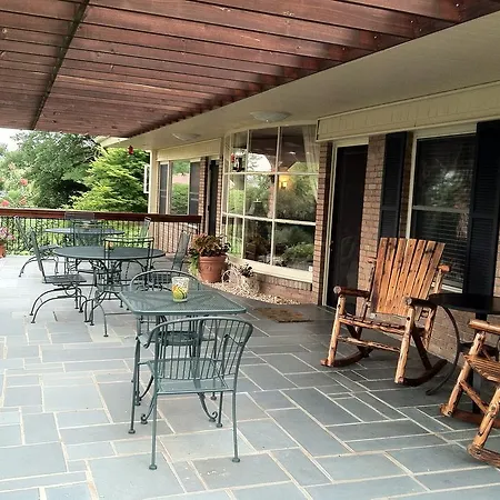 Brookside Mountain Mist Inn-3