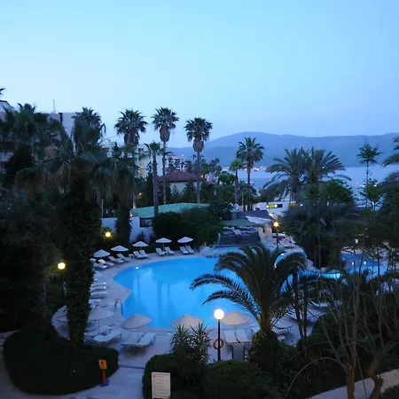 Tropical Hotel-2