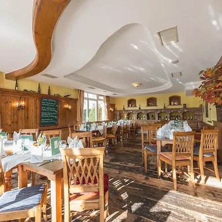 Vinothek Hotel - Boardinghouse-2