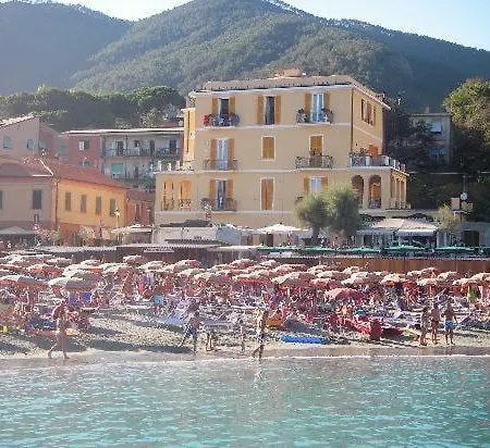 Hotel La Spiaggia-2