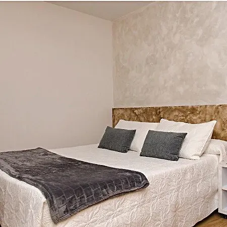 Hostal Don Rodrigo-3