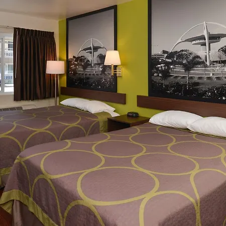 Super 8 by Wyndham Los Angeles/Alhambra-2