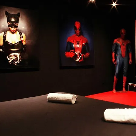 Shangtasia Luxury Art Room-3