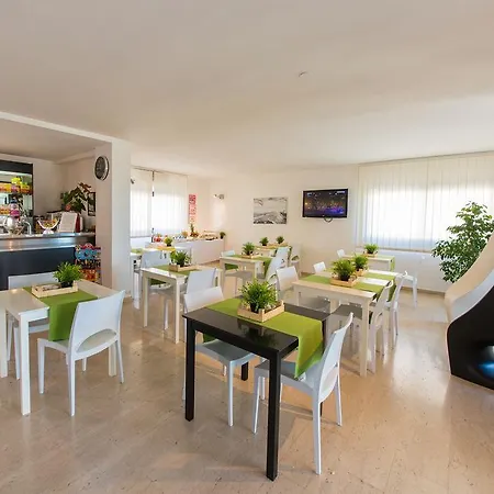 Hotel Riviera-3