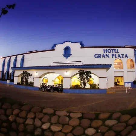 Hotel Gran Plaza & Convention Center-3