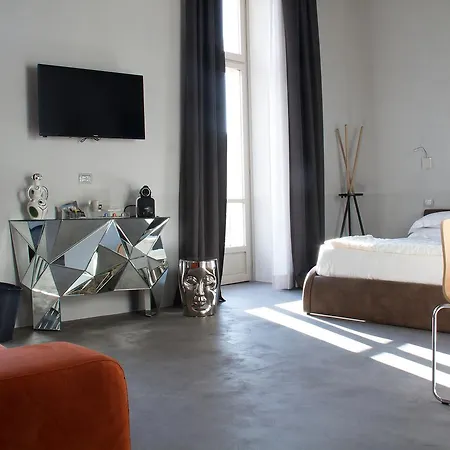 Piazza Castello Suite-2
