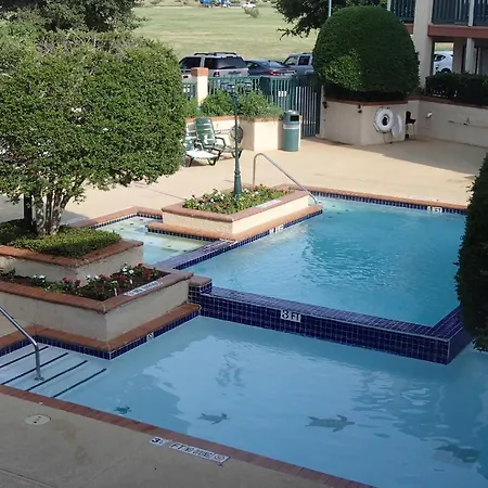 Econo Lodge Inn And Suites Arlington-2