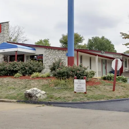 Rodeway Inn & Suites Fenton-2