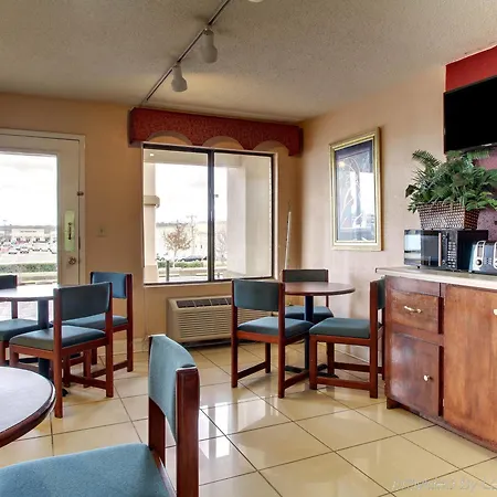 Econo Lodge North-3