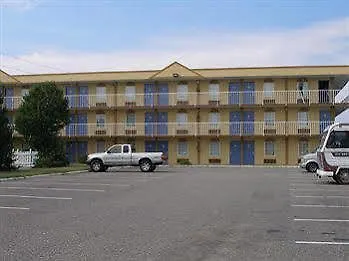 Hampton Bay Plaza And Suites-3
